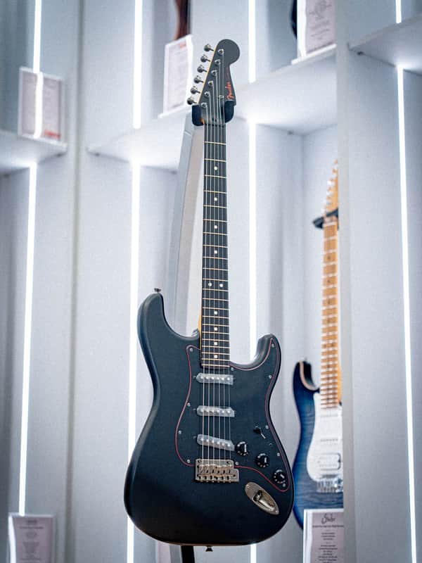 Fender Japan LTD HYBRID II STRAT NOIR RW BLK image 1