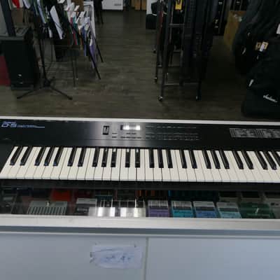 Roland D-5 61-Key Multi-Timbral Linear Synthesizer