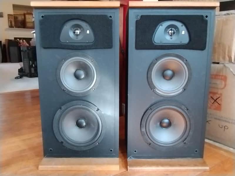 Acoustic Research TSW410 speakers in excellent condition - 1980's image 1