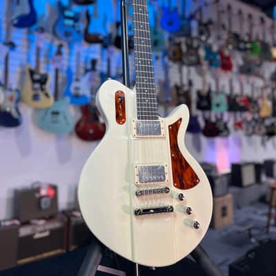 Eastman Guitars Juliet Electric Guitar - Pamona Blonde, with Case, FREE PLEK!, 322 image 4