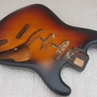 1982 SQUIER by FENDER STRATOCASTER JV BODY '62 - made in JAPAN image 2