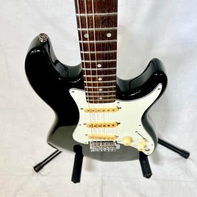 RARE EXCELLENT VINTAGE 1989 FENDER  SQUIER BULLET ELECTRIC GUITAR & USA MOLDED CASE L@@K image 4