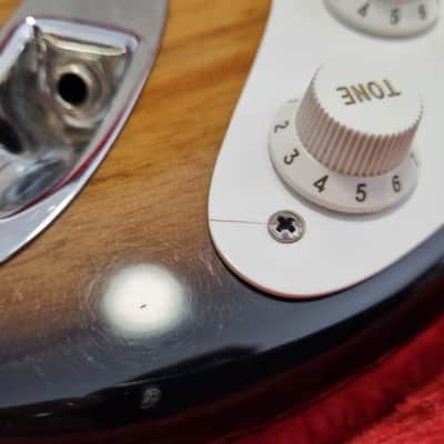 Fender Limited Edition 40th Anniversary 1954 Reissue Stratocaster with Maple Fretboard 1994 - 2-Color Sunburst image 22
