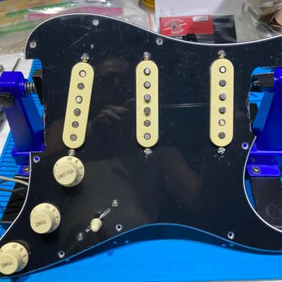 Stratocaster VINTAGE Hand wound single coil pickups in loaded 5-way pickguard image 3