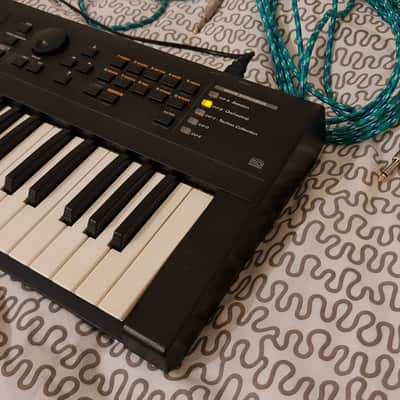 Roland XP-30 61-Key 64-Voice Expandable Synthesizer 1999 - 2004 - Black image 13