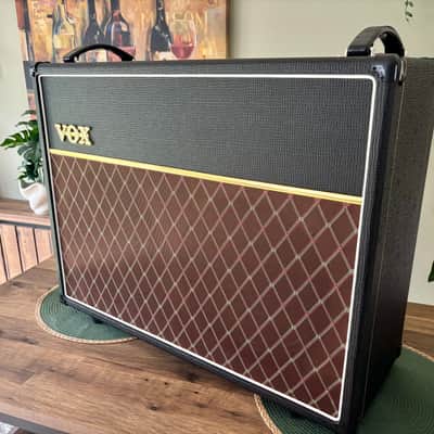 NEARLY NEW Vox V212C Custom 2x12" Guitar Speaker Cabinet - Black image 2