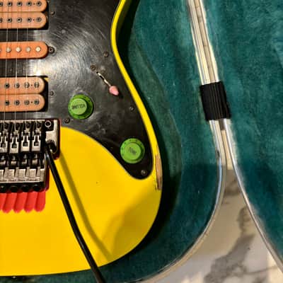 1991 Ibanez JEM 777 DY (Desert Yellow) - Vintage Guitar in Excellent Condition image 2