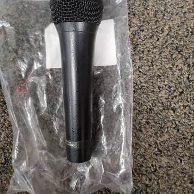 Roland DR-10 Hypercardioid Dynamic Vocal Microphone (B-Stock) image 2