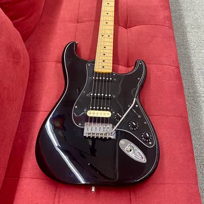 Fender Special Edition Standard Stratocaster HSS 2015 - Black w/ Duncan Pearly Gates image 6