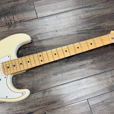 Fender American Standard Stratocaster with Maple Fretboard 2007 - Olympic White image 6