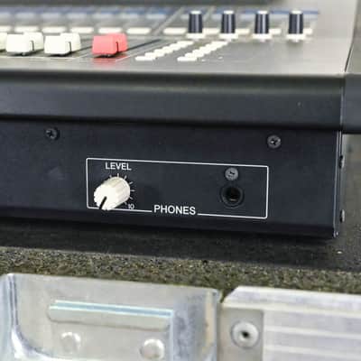 Yamaha LS9-32 32-Input Digital Mixing Console with Road Case CG01SF7 *ASK FOR SHIPPING* image 21