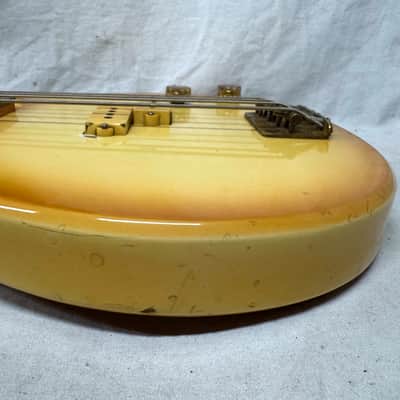 Hondo II Professional Longhorn 4-string Bass with Case Vintage image 19
