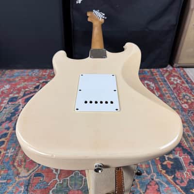 1988 FenderStratocaster Model ST43 Vintage White image 7