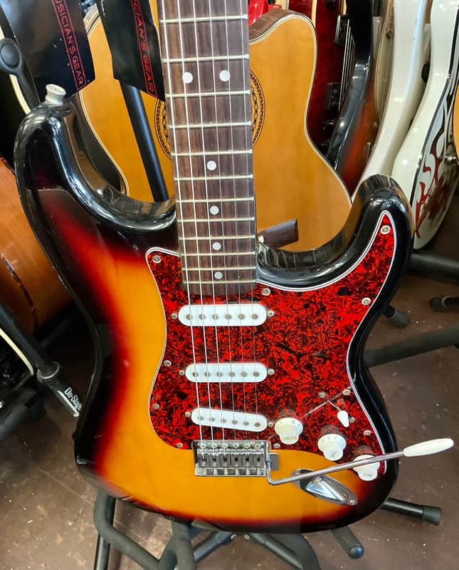 Fender Squire Strat - Sunburst image 1