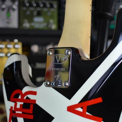EVH Striped Series "Circles/See Ya" 2010 - 2024 - Gloss Black/White image 17