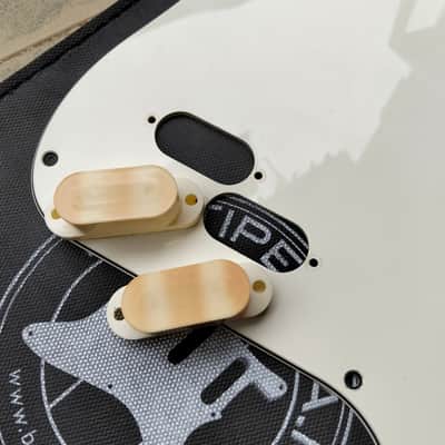 battipenna.it precision bass pickguard 2020s - parchment image 3