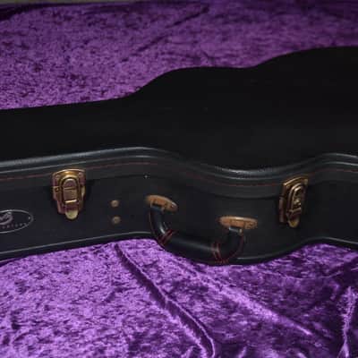 Breedlove guitar case for 00-sized, classical, OM-sized, guitars image 6