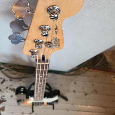 Fender Standard Jazz Bass with Rosewood Fretboard 2004 - Brown Sunburst image 5