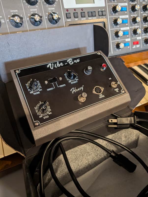 Shin-Ei Vibe-Bro Uni-Vibe pedal image 1