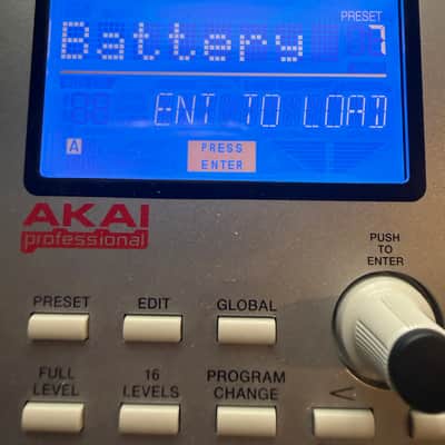 Akai MPD24 MIDI Controller  2010s - Silver image 15
