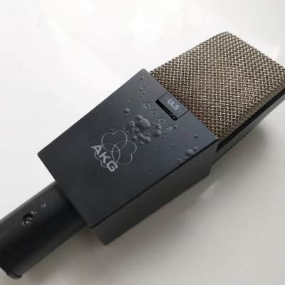 AKG C414 B ULS Multipattern Large Diaphragm Condenser Microphone Pair w/ Shockmounts and Case image 2
