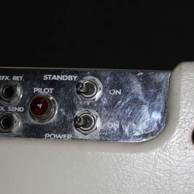 Peavey Classic 30 II/30 Watt 1 X 12" Tube Amp Combo (White Tolex) on Wheels image 9