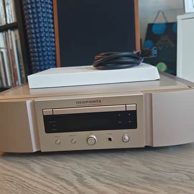 Marantz SA-10 SACD Player /DAC Reference Series Champagne Gold - Japanese edition image 4