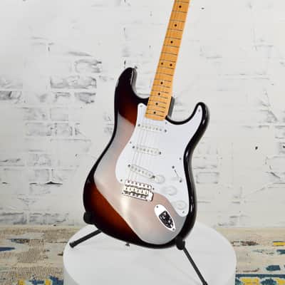 Fender 70th-anniversary American Vintage II 1954 Stratocaster - 2-color Sunburst image 4