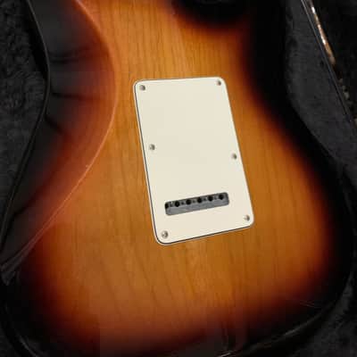 Fender Player Stratocaster Left-Handed with Maple Fretboard 2019 - Present - 3-Color Sunburst image 5