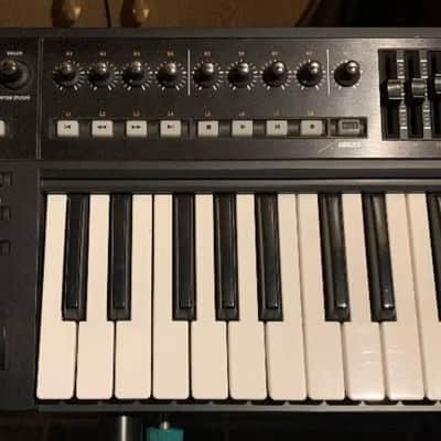 Roland A-800PRO 61-Key MIDI Keyboard Controller 2010 - Present - Black image 5