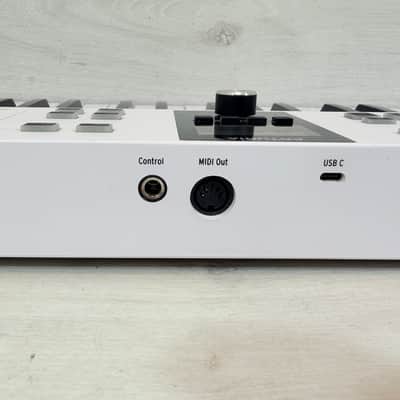 Arturia KeyLab Essential 49 MK3 USB MIDI Controller Keyboard White 2023 image 10