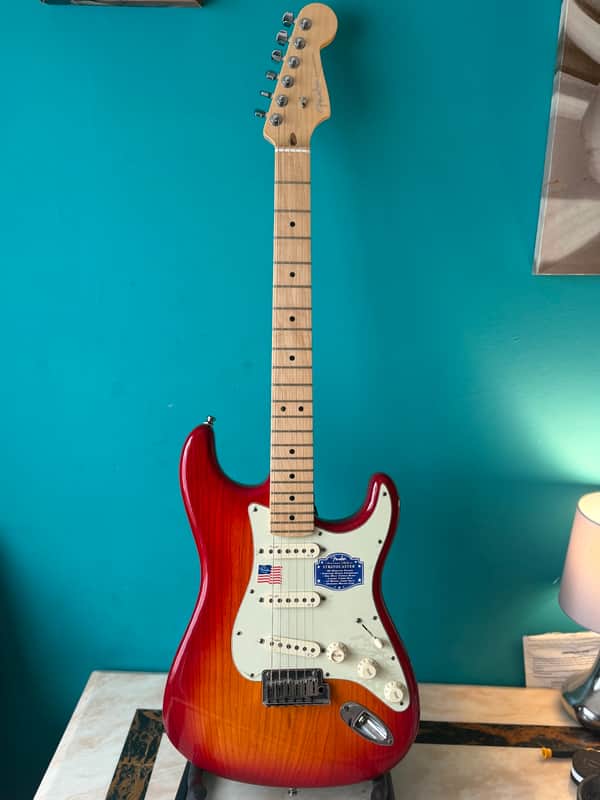 Fender Stratocaster deluxe 2011 - Aged cherry sunburst- Ash image 1