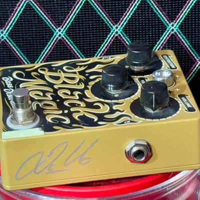 Dr NO Effects BLACK MAGIC BASS DISTORSION  Signed for “Big Al”  Founder of Al’s Music Factory by Roel Aben  2005 image 8