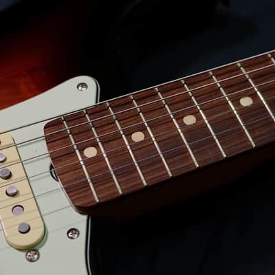 Fender Vintera '60s Stratocaster with Pau Ferro Fretboard 2019 - Present - 3-Color Sunburst image 5