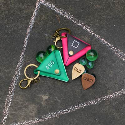 burnyblack inspired by squid game guitar picks, pickholder mask black/pink image 11