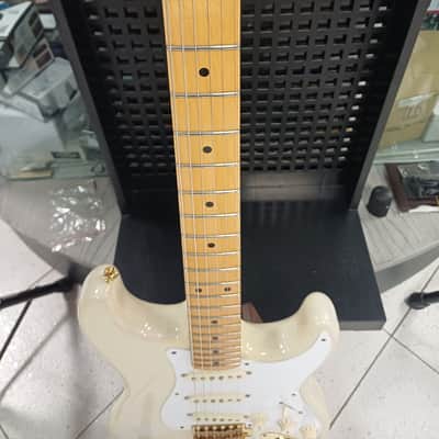 Fender LTD American Vintage 1957 Commemorative Stratocaster, MN, 2007 - VBL image 5