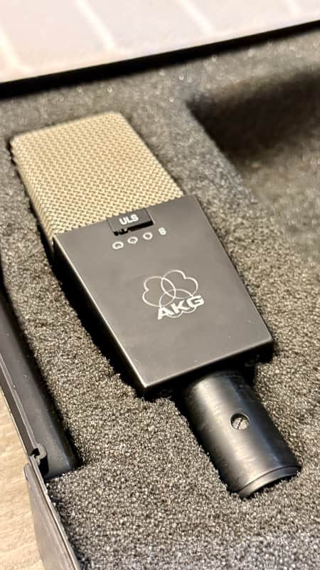 AKG C414 B ULS Large Diaphragm Multipattern Condenser Microphone