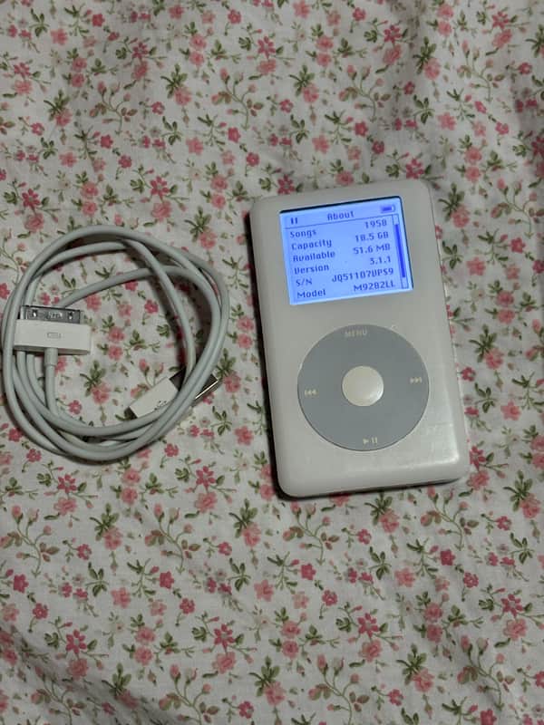 Apple iPod Classic 4th Gen Monochrome 2004 - White imagen 1