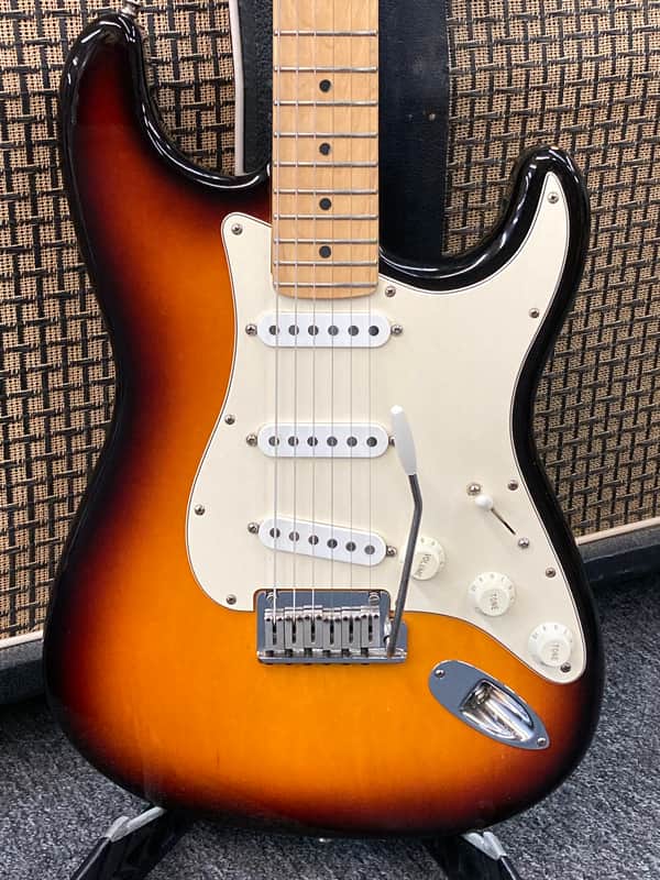 Fender American Standard Stratocaster with Maple Fretboard 1986 - 1993 - Brown Sunburst