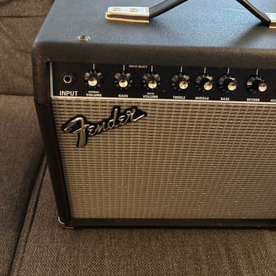 Fender Frontman 25R Series II 2-Channel 25-Watt 1x10" Guitar Practice Amp with Reverb 2002 - 2013 - Black image 2