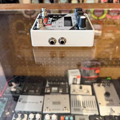 Electro-Harmonix Pitch Fork+ Polyphonic Pitch Shifter 2020 - Present - Silver image 3
