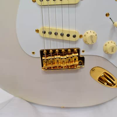 2007 Fender American Vintage 1957 Commemorative Stratocaster Electric Guitar, Maple Fingerboard, White Blonde w/ Case image 5