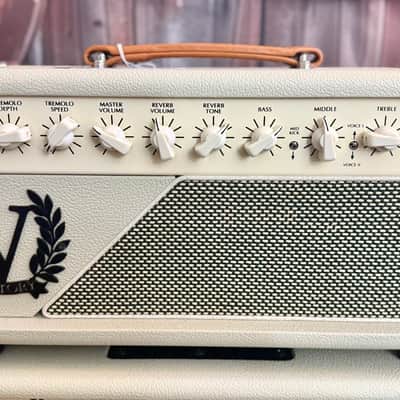 VICTORY V40 DELUXE HERITAGE SERIES 42 WATT GUITAR AMP HEAD WITH VICTORY V112cc Open Back Cab image 4