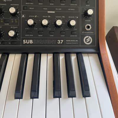 Moog Subsequent 37 Analog Synth 2017 - Present - Black image 7
