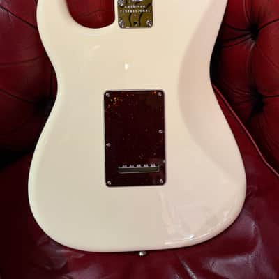 Fender American Professional II Stratocaster with Maple Fretboard 2020 - Present - Olympic White image 7
