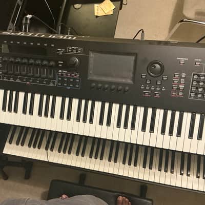 Yamaha Montage M7 76-Key Synthesizer w/extras!
