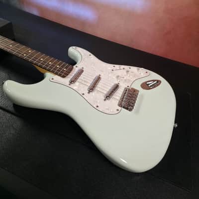 Squier Vintage Modified Surf Stratocaster 2012 - 2018 - Sonic Blue image 3