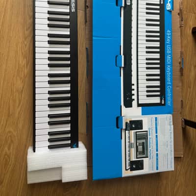 Alesis V49 49-Key USB MIDI Controller with Beat Pads 2017 - 2022 - Black