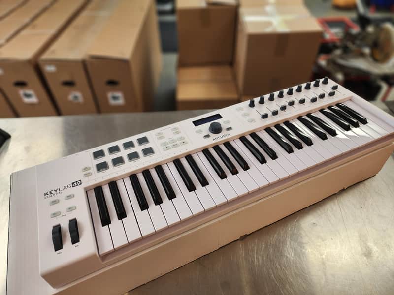 Arturia KeyLab Essential 49 MIDI Controller 2017 - Present - White imagen 1