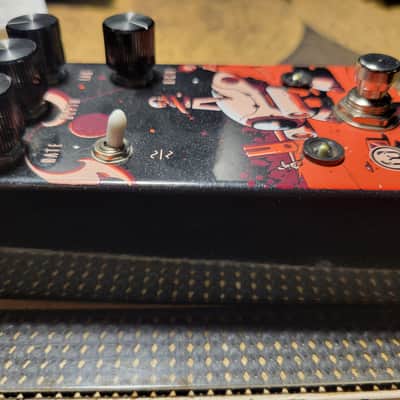 Walrus Audio Julia Chorus / Vibrato V2 Limited Edition - Luna Series 2021 - Black / Red image 3